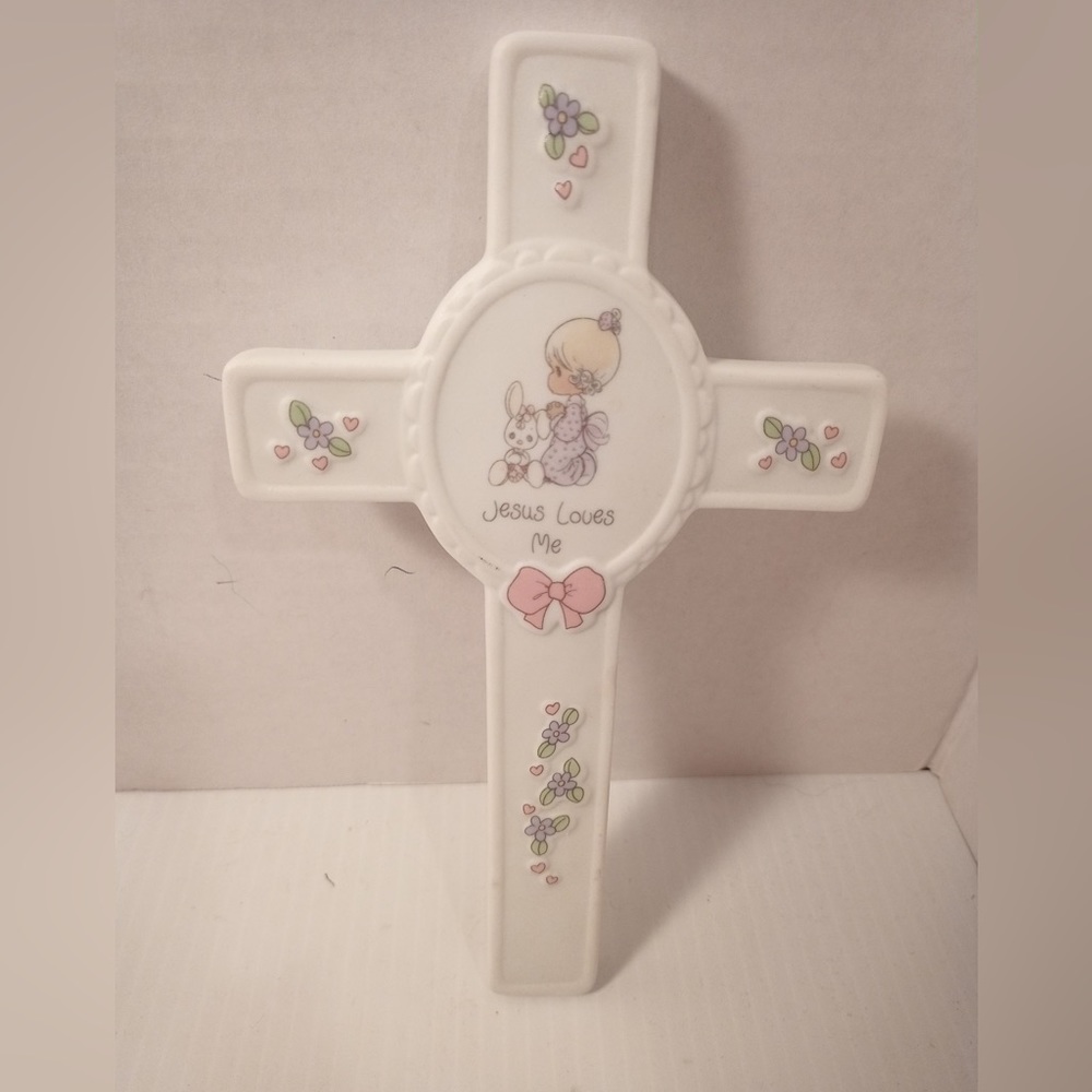 Precious Moments, Jesus Loves Me, Cross